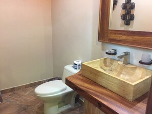 Combined shower/bathtub, towels - Cabaña Leon (Mazamitla)
