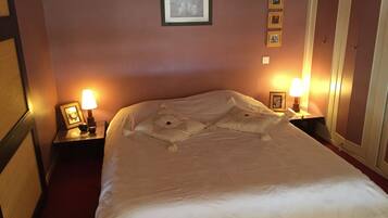 2 chambres, fer et planche Ă repasser