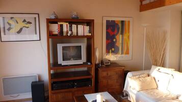 Télévision, livres, chaßne hi-fi