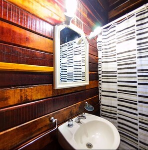 Shower, towels - Posta Magica (Córdoba)