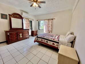 2 bedrooms, desk, iron/ironing board, free WiFi - The Ultimate Escape 2bds 2bth with all the amenities (St Thomas)