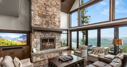 Upouusi, ski-in / ski-out tila w / oma poreallas, pelihuone ja paras näkymä!