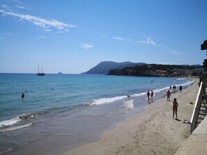 On the beach - Close to beaches, nice apartment 65 m2, with view, in very quiet residence (La Seyne-Sur-Mer)