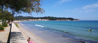 Cerca de las playas, bonito apartamento de 65 m2, 2 dormitorios con vistas, en residencia muy tranquila.