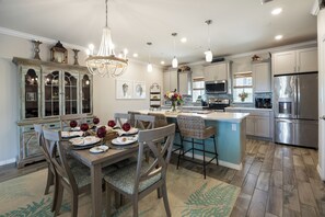 Dining - New Listing! Upscale Coastal Townhome in Lost Key offers Free Golf, too! (Pensacola)