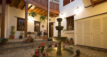 UNIQUE ET ĂLĂGANT Boutique-Colonial Loft @ Quito Centro Historic