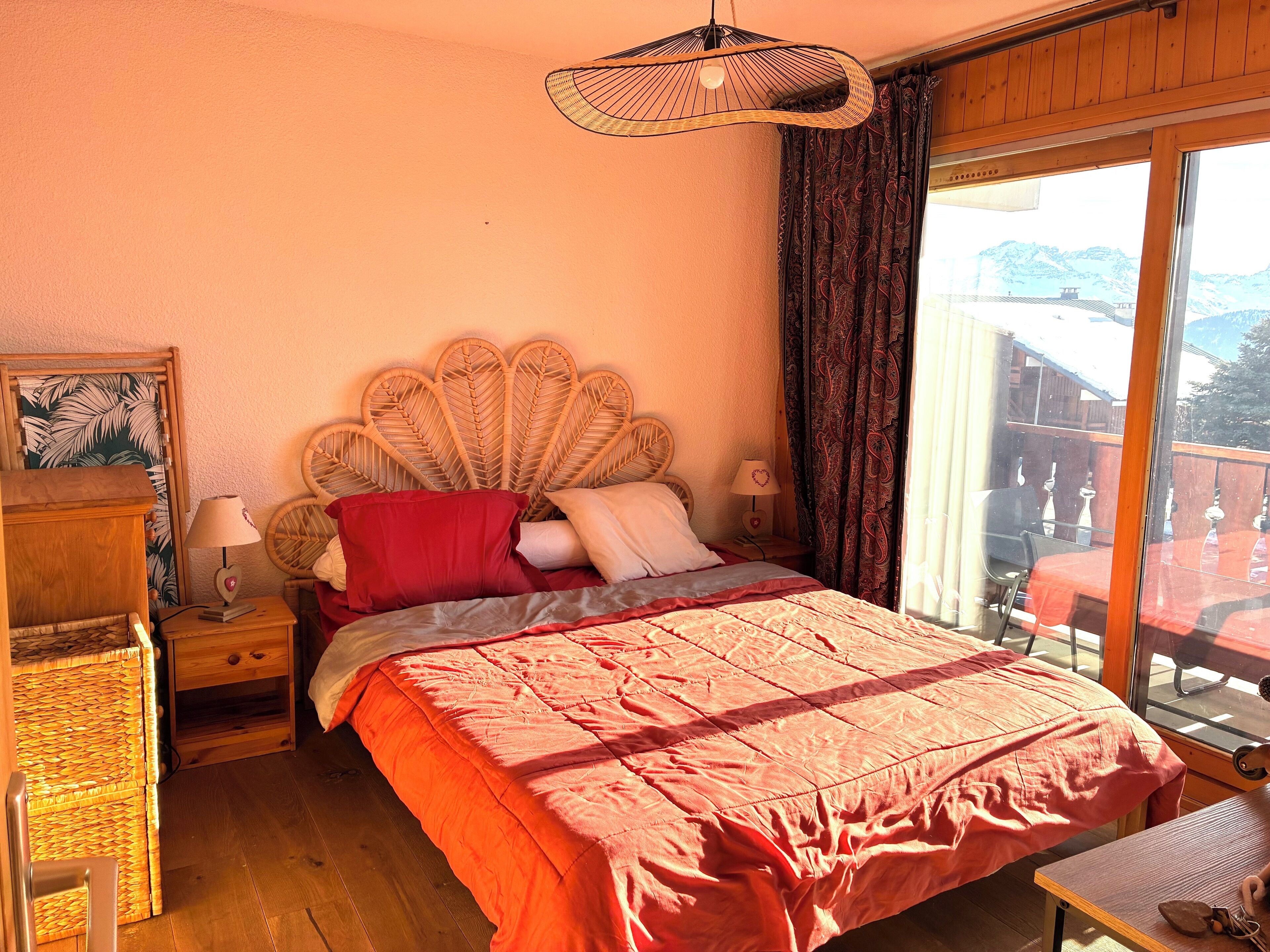 3 bedrooms, desk, travel crib, free WiFi