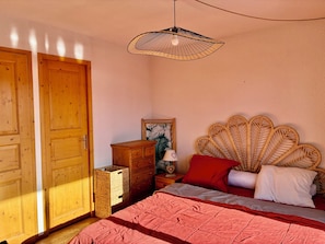 3 habitaciones, escritorio, cuna de viaje y wifi gratis 