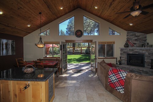 Beautiful Wooded Dream Cabin Backs Forest