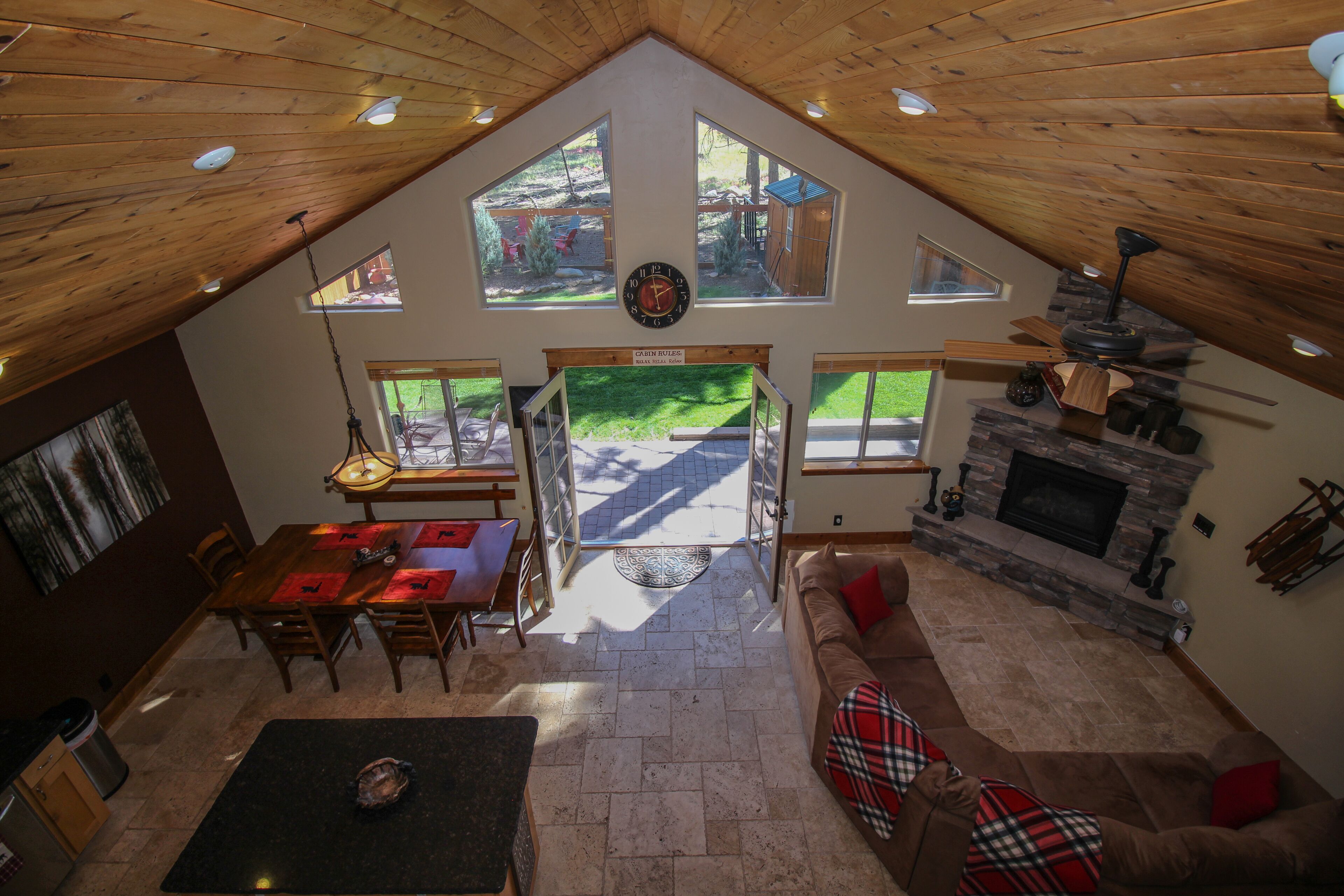 Smart-tv en een open haard