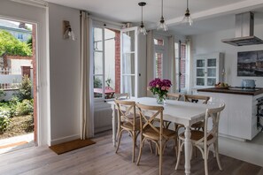 Dining - Discreet luxury, 2 bedroom Owner's House in the heart of Historic Honfleur (Honfleur)