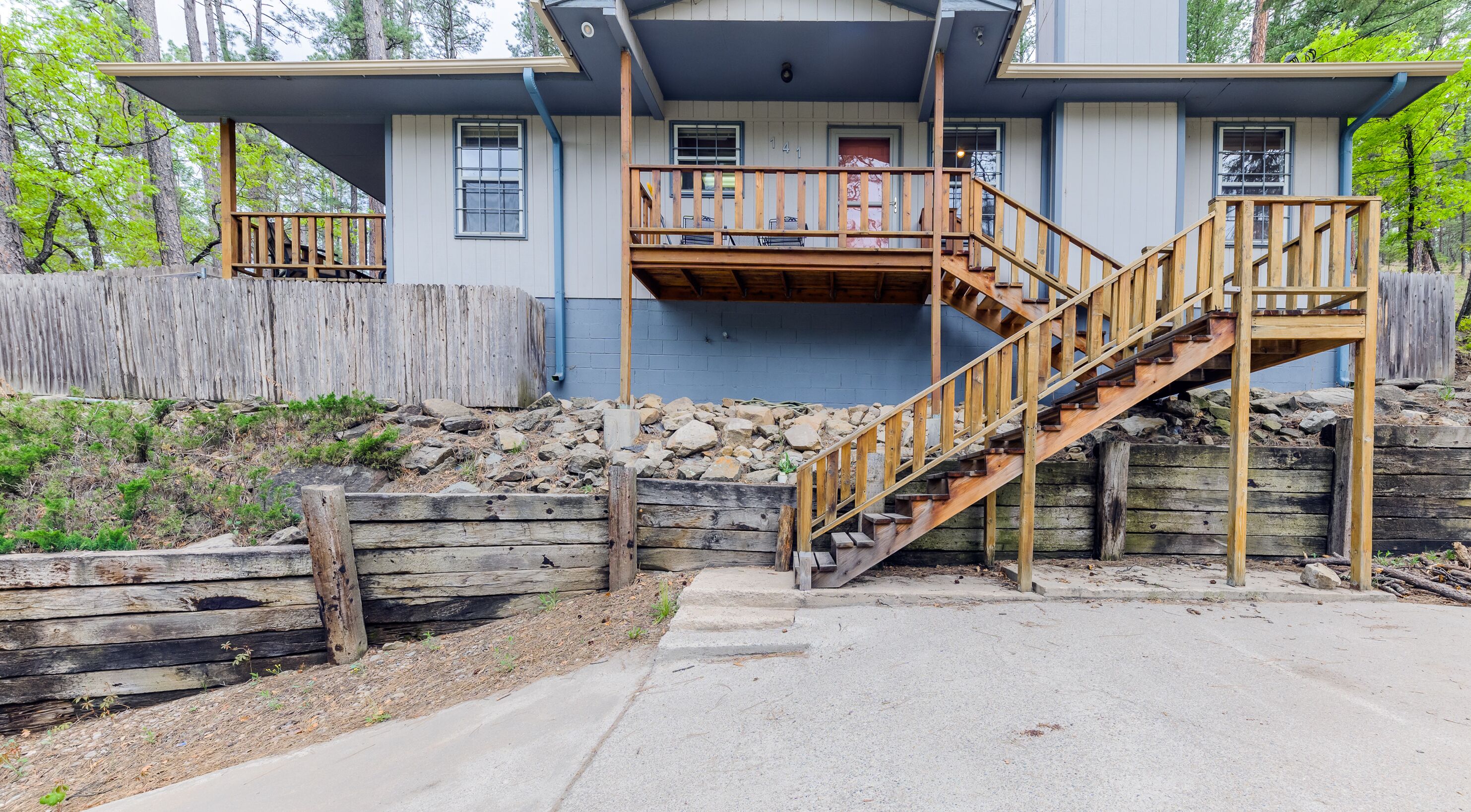 Alpine Breeze: 'Rest atop the Trees'! with AC and PET FRIENDLY