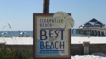 Liegestühle, Strandtücher