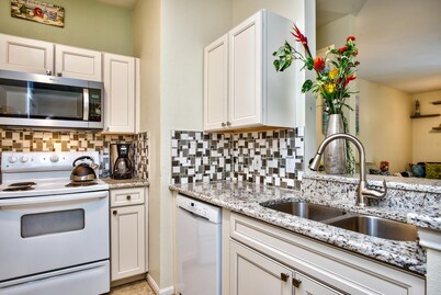 NEW LISTING! AVALON - Newly renovated condo on ground floor with pool view.