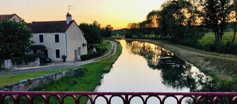 Charming house on the banks of the Nivernais Canal