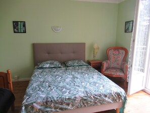 2 slaapkamers, een strijkplank/strijkijzer, gratis wifi, beddengoed