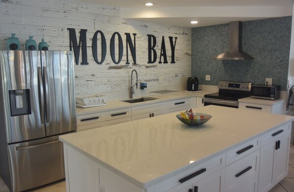 Fridge, microwave, oven, stovetop - Serene Sunsets Await  - Tropical Island Getaway Without The Extensive Travel (Key Largo)