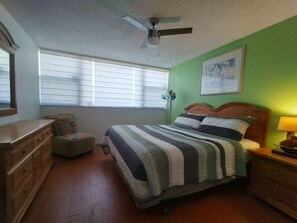 2 bedrooms, desk, iron/ironing board, travel cot