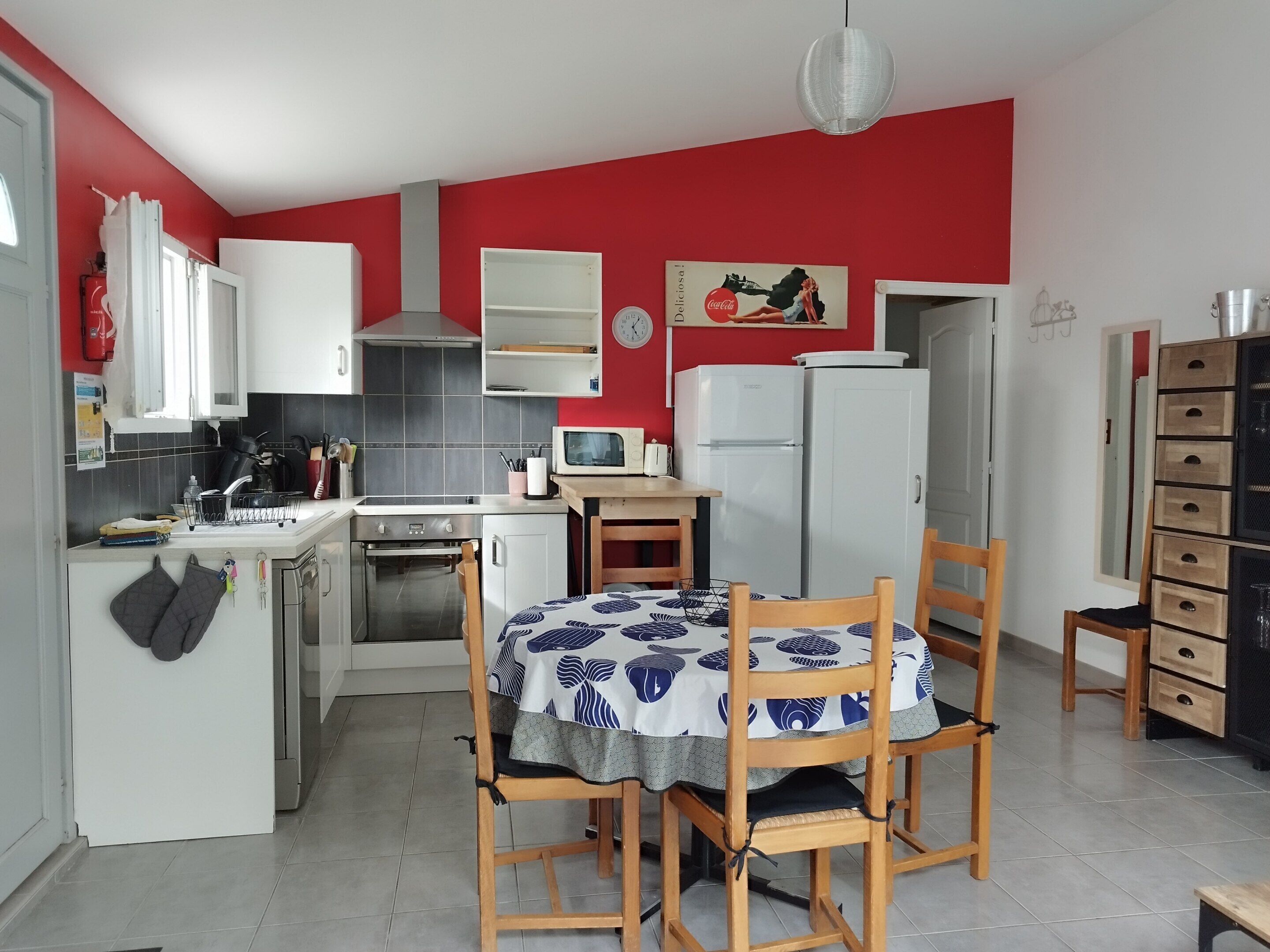Coffee/tea maker, fridge, microwave, oven