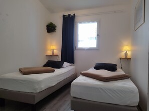 2 chambres, fer et planche à repasser, lit parapluie, Wi-Fi gratuit