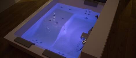 مجففات شعر، مناشف، صابون، شامبو