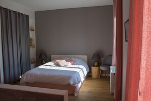 1 bedroom, free WiFi, bed sheets