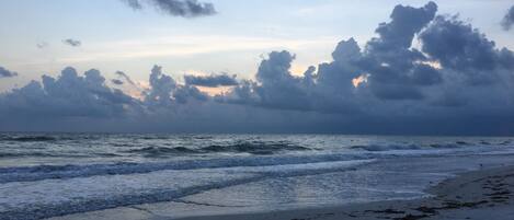 Liegestühle, Strandtücher