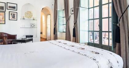 Luxurious Villa exclusively in Marrakech with peaceful swimming pool not overlooked