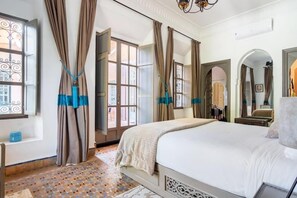 4 bedrooms, in-room safe, iron/ironing board, travel crib - Luxurious Villa exclusively in Marrakech with peaceful swimming pool not overlooked (Oulad Hassoune)