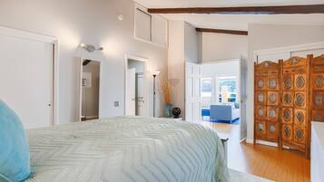 2 bedrooms, iron/ironing board, Internet, bed sheets