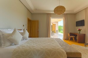 6 bedrooms, in-room safe, desk, iron/ironing board