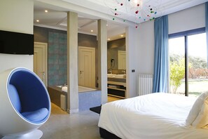 6 bedrooms, in-room safe, desk, iron/ironing board