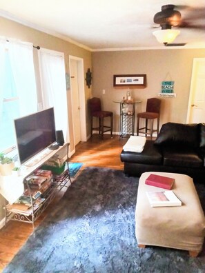 Téléviseur connecté, foyer, livres