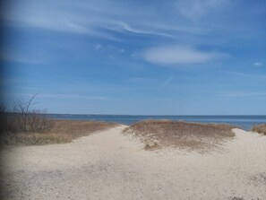 Beach nearby, sun loungers, beach towels