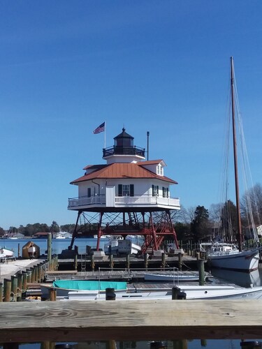 Cozy Cedar Cottage-Autumn Beach Getaway