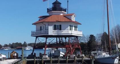 Cozy Cedar Cottage-Autumn Beach Getaway