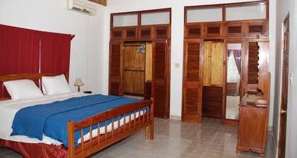 Luxurious Rooms And Crisp, Virgin Mountain Air Awaits....Chef on Call