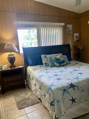 3 slaapkamers, een strijkplank/strijkijzer, wifi, beddengoed