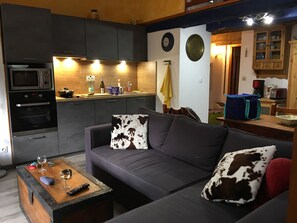 TV, DVD player, stereo, computer monitors