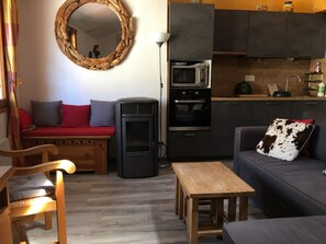 Télévision, lecteur de DVD, chaîne hi-fi, écrans d'ordinateur