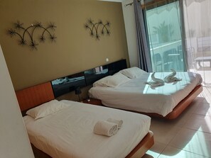 2 chambres, coffres-forts dans les chambres, bureau