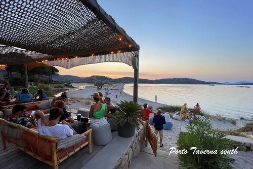 Villetta 4 façades, sea and harbor view, with above-ground filtered children's pool.