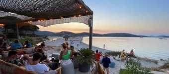 Villetta 4 façades, sea and harbor view, with above-ground filtered children's pool.