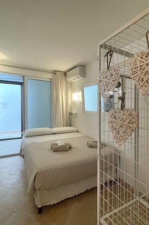 3 bedrooms, iron/ironing board, travel cot, free WiFi - Villetta 4 façades, sea and harbor view, with above-ground filtered children's pool. (Porto San Paolo)