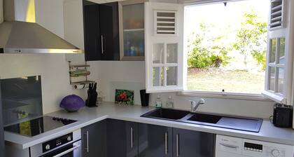 MAISON CREOLE - SAINTE-ANNE (WIFI / TERRAIN ARBORICOLE 1ha)