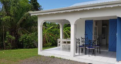 MAISON CREOLE - SAINTE-ANNE (WIFI / TERRAIN ARBORICOLE 1ha)