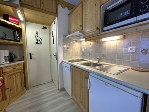 Réfrigérateur, micro-ondes, four, lave-vaisselle