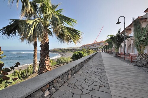 New 2010 - 1 bdrm penthouse, ocean front, south and north facing terrace, luxury