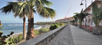 New 2010 - 1 bdrm penthouse, ocean front, south and north facing terrace, luxury