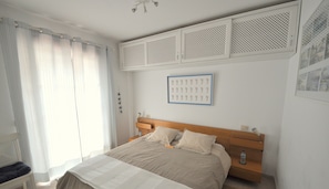 1 chambre, fer et planche à repasser, Wi-Fi gratuit, draps fournis